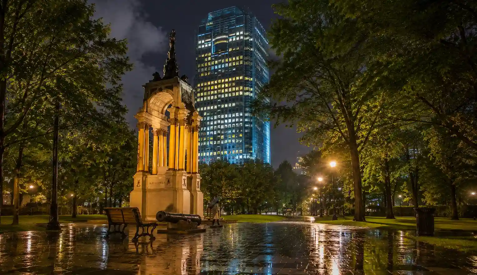 Thumbnail-For-Online Loan in Montreal for Everyday Cash Gaps-By-Mini Cash(1)