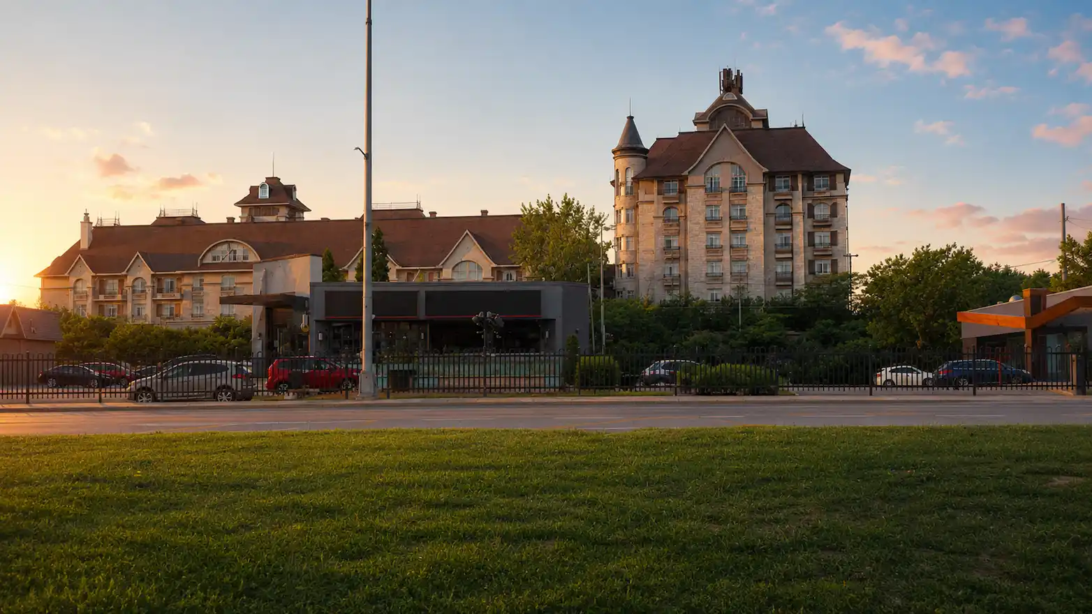 Thumbnail-For-Small Loan in Laval for Manageable Short-Term Needs-By-Mini Cash(1)